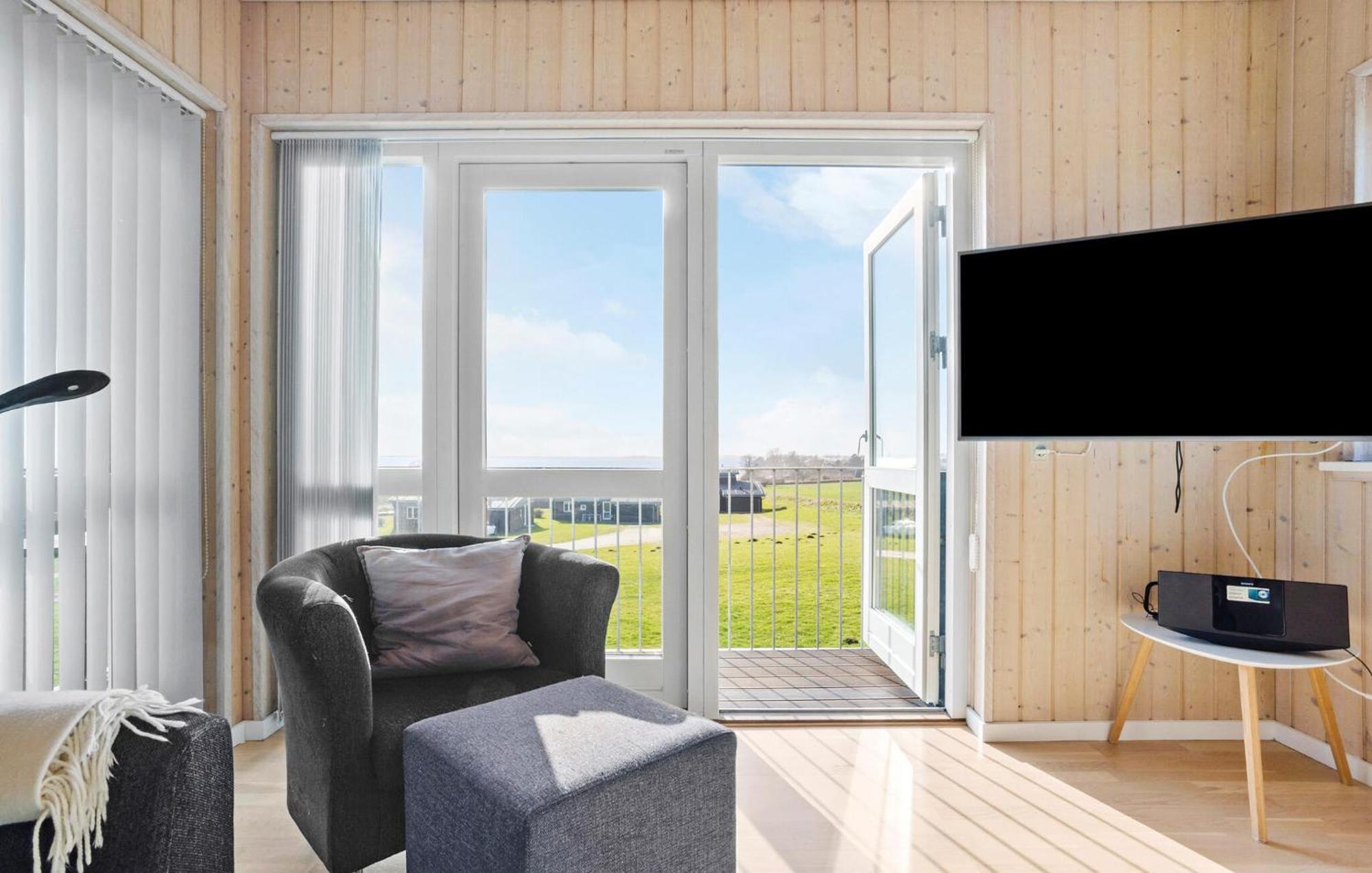 4 Bedroom Nice Home In Fåborg Esterno foto